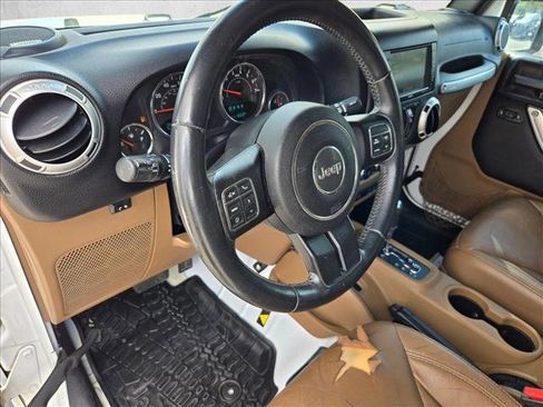 Used 2015 Jeep Wrangler Unlimited Sahara w/ Connectivity Group image 10
