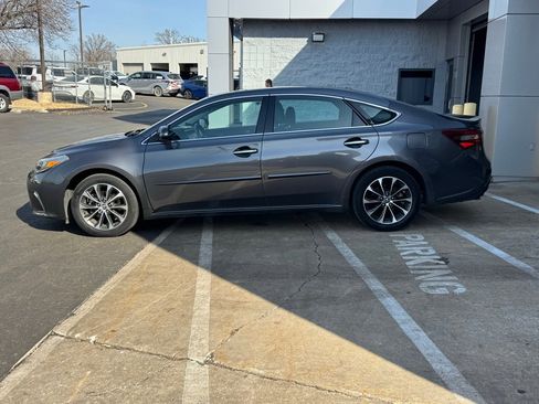 Used 2016 Toyota Avalon XLE Premium image 9