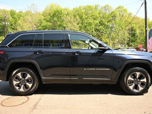 Used 2023 Jeep Grand Cherokee 4WD 4xe image 8