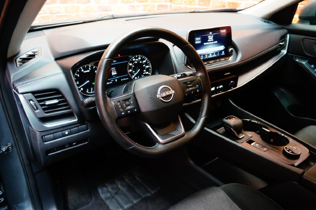 Certified 2025 Nissan Rogue SV AWD/4WD image 12