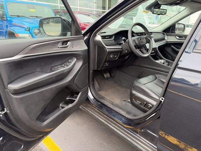 Used 2023 Jeep Grand Cherokee L Limited w/ Luxury Tech Group II AWD/4WD image 7