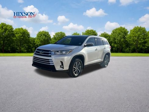Used 2019 Toyota Highlander XLE image 3