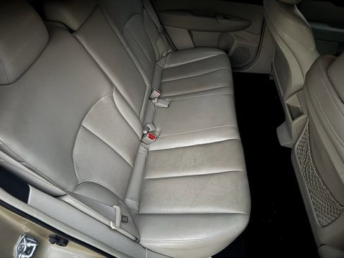 Used 2010 Subaru Outback 2.5i Limited w/ Popular Equipment Group 2A image 10