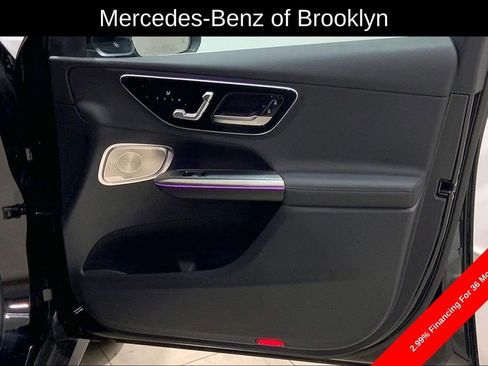 Used 2025 Mercedes-Benz GLC 300 4MATIC image 23