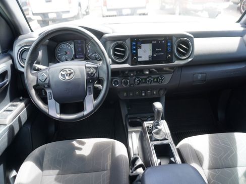 Used 2018 Toyota Tacoma TRD Off-Road w/ Technology Package AWD/4WD image 2