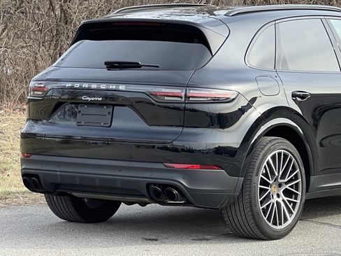 Certified 2023 Porsche Cayenne image 9