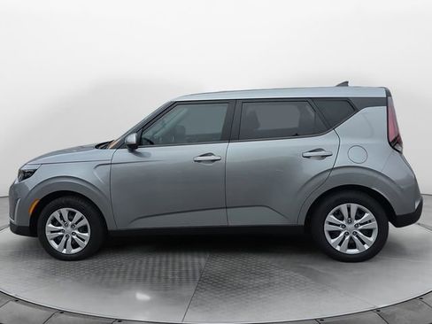 Used 2023 Kia Soul LX FWD image 2
