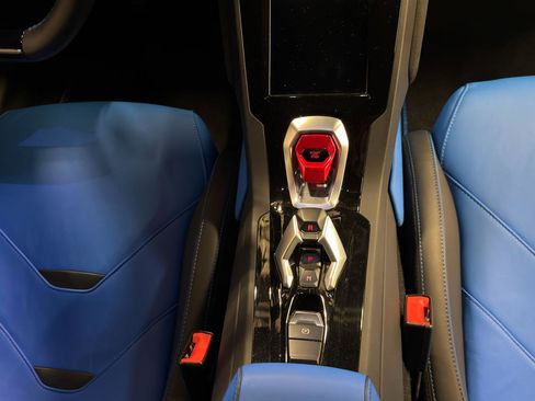 Used 2020 Lamborghini Huracan EVO image 20