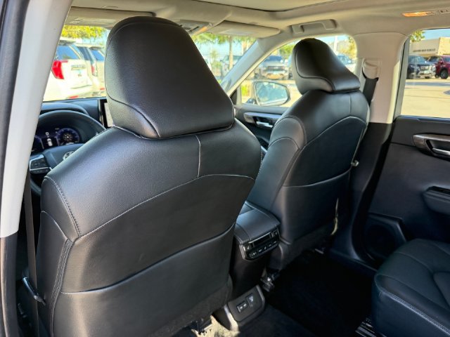 Used 2023 Toyota Highlander Platinum FWD image 23