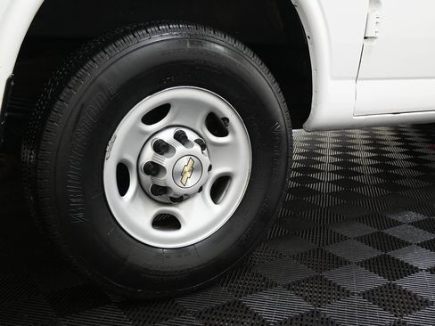 Used 2021 Chevrolet Express 2500 image 20