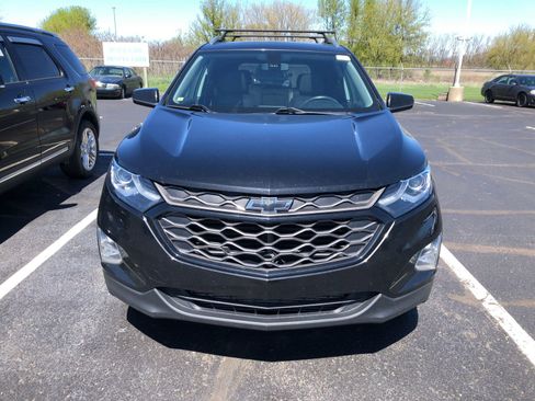 Used 2019 Chevrolet Equinox LT w/ Sun & Navigation Package image 2