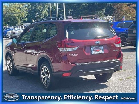 Used 2023 Subaru Forester Premium image 8