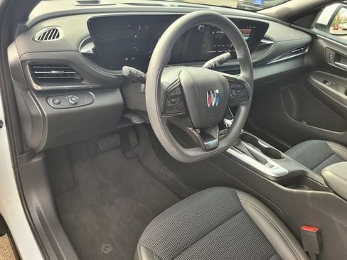 Used 2024 Buick Envista Preferred image 9