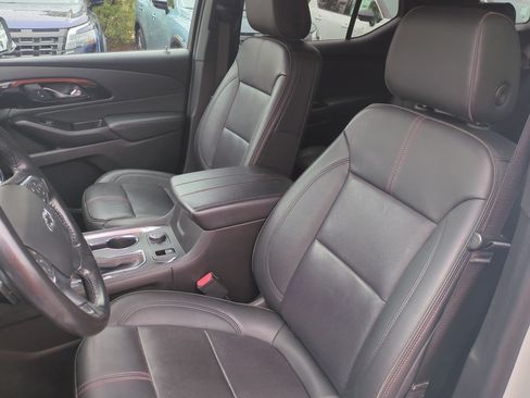 Used 2022 Chevrolet Traverse RS FWD image 16