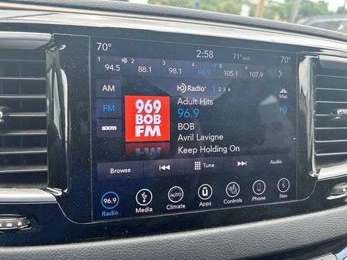 Used 2019 Chrysler Pacifica Touring-L FWD image 8