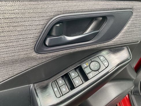 Used 2023 Nissan Rogue S image 19