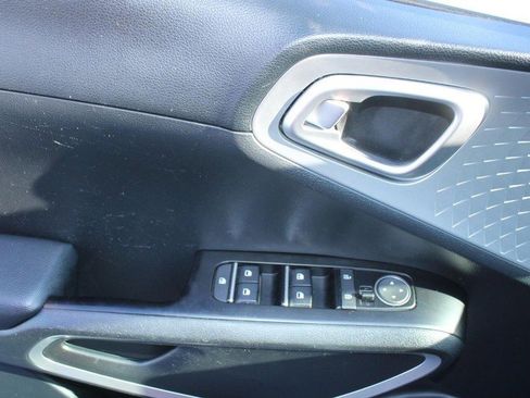 Used 2023 Kia Soul LX image 9