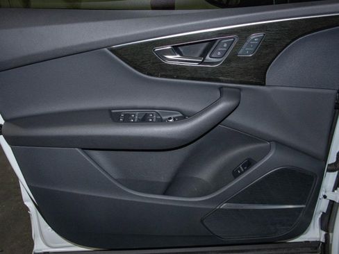 Used 2022 Audi Q7 Premium Plus image 10