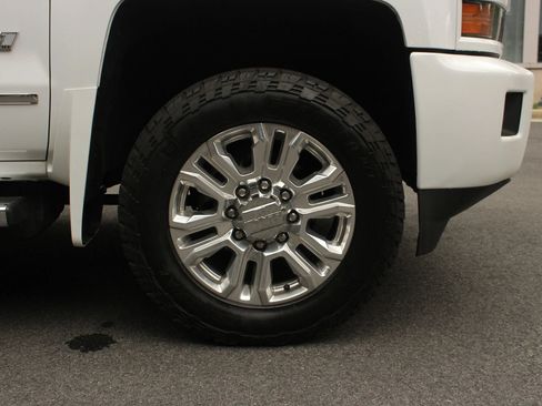 Used 2019 Chevrolet Silverado 2500 LTZ w/ Duramax Plus Package AWD/4WD image 4