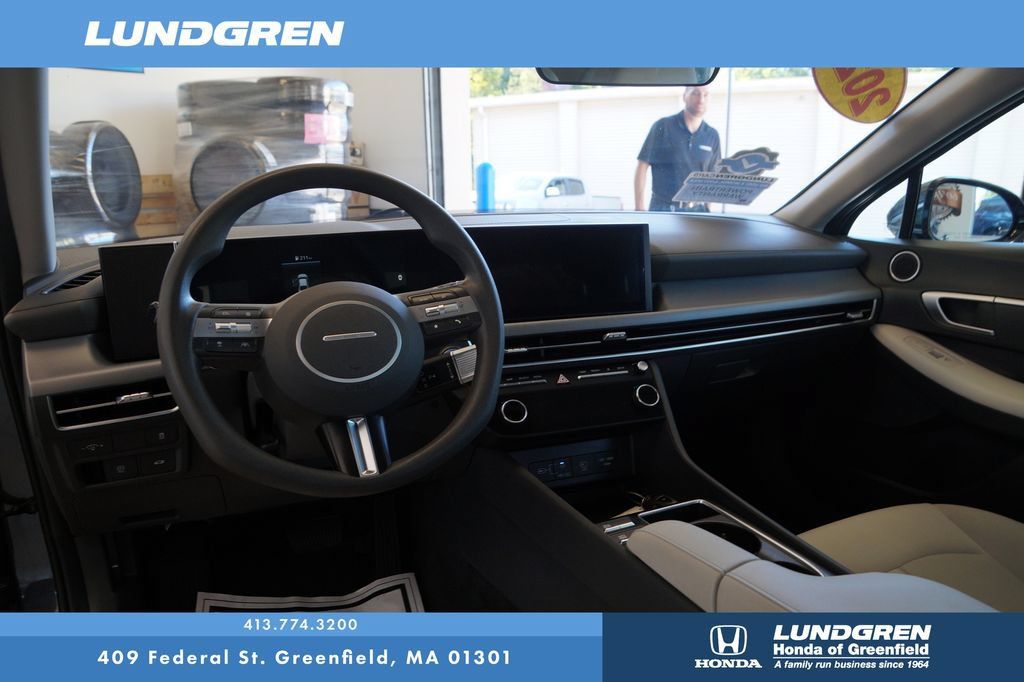Used 2025 Hyundai Sonata SEL FWD image 17