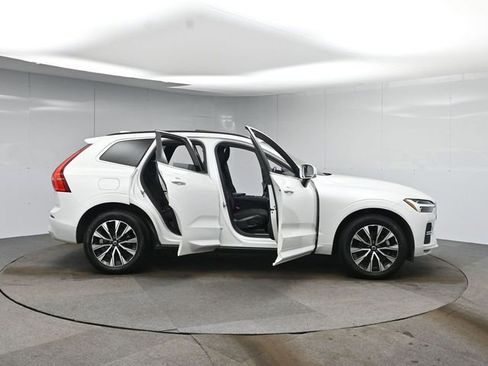 Used 2023 Volvo XC60 B5 Core image 45