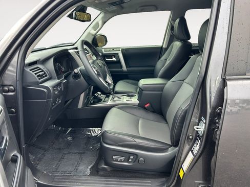 Used 2022 Toyota 4Runner SR5 Premium image 15