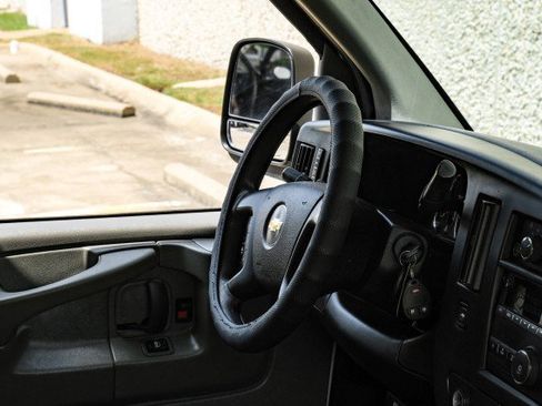 Used 2015 Chevrolet Express 2500 LT w/ LT Preferred Equipment Group image 19