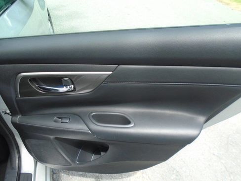 Used 2013 Nissan Altima 2.5 SL w/ Technology Pkg FWD image 24