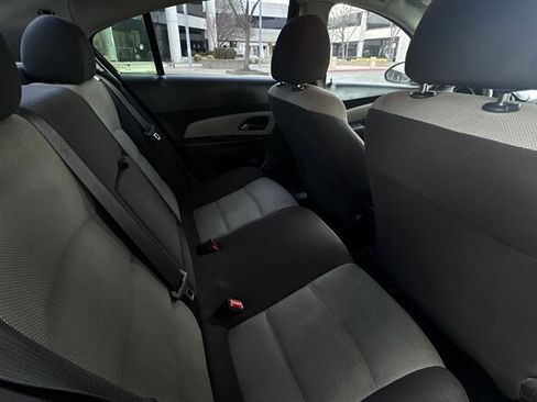 Used 2014 Chevrolet Cruze LS image 10
