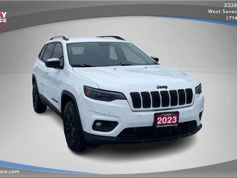 Used 2023 Jeep Cherokee Altitude Lux image 3