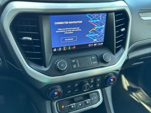 Used 2023 GMC Acadia SLT image 13