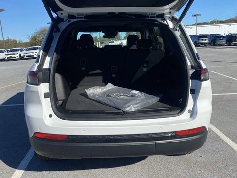 New 2025 Jeep Grand Cherokee Altitude image 7