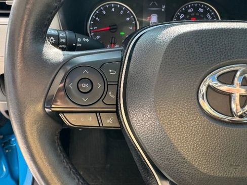 Used 2021 Toyota RAV4 XLE Premium image 23