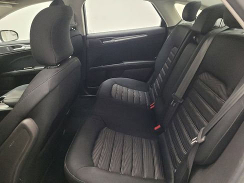 Used 2016 Ford Fusion SE FWD image 18
