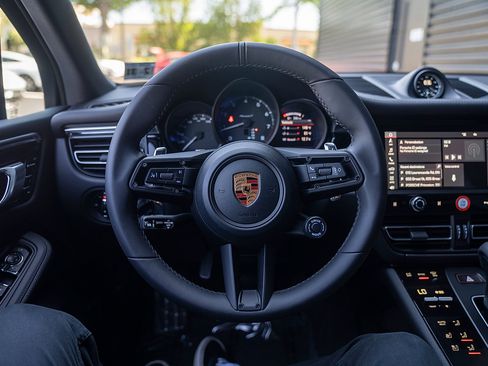 Certified 2026 Porsche Macan Turbo AWD/4WD image 6