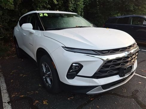 Used 2024 Chevrolet Blazer LT w/ Convenience Package AWD/4WD image 3