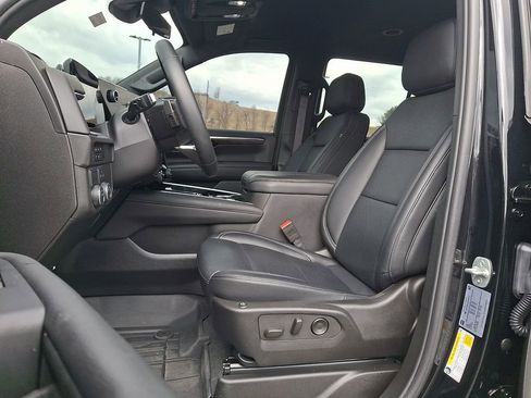 Used 2025 Chevrolet Tahoe LS image 13