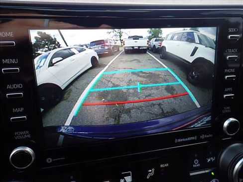Used 2021 Toyota Highlander XLE AWD/4WD image 25