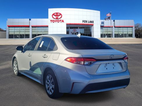 Used 2021 Toyota Corolla LE image 3