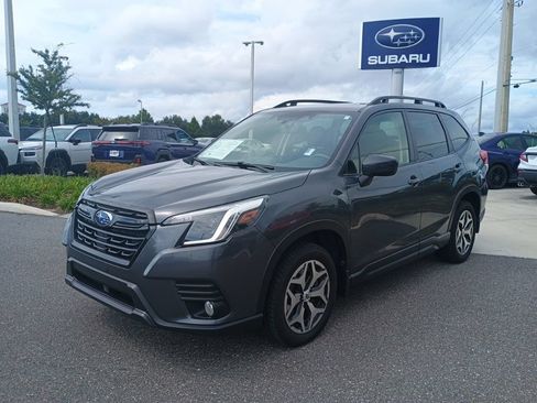 Used 2023 Subaru Forester Premium AWD/4WD image 1