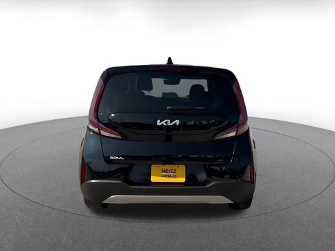 Used 2025 Kia Soul LX w/ LX Technology Package FWD image 12