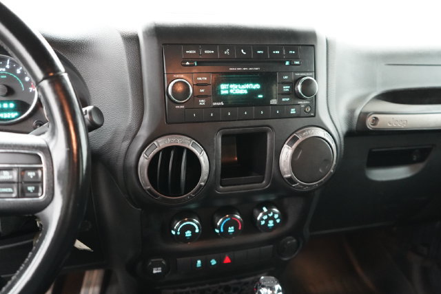 Used 2018 Jeep Wrangler Sport w/ Connectivity Group AWD/4WD image 22