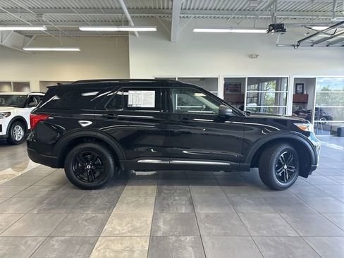 Used 2023 Ford Explorer XLT w/ Equipment Group 202A AWD/4WD image 13