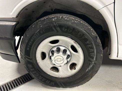 Used 2017 Chevrolet Express 2500 LS image 9