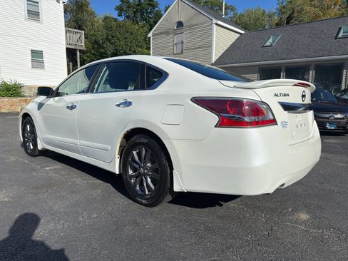 Used 2015 Nissan Altima 2.5 S w/ Sport Value Package FWD image 5