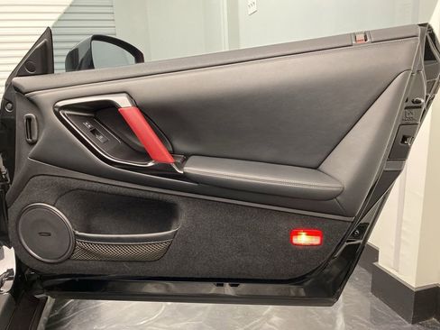 Used 2013 Nissan GT-R Black Edition image 8