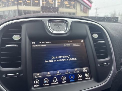 Used 2023 Chrysler 300 Touring w/ Sport Appearance Package image 17