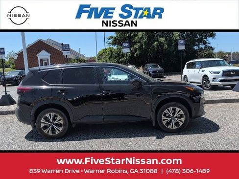 Used 2023 Nissan Rogue SV image 4