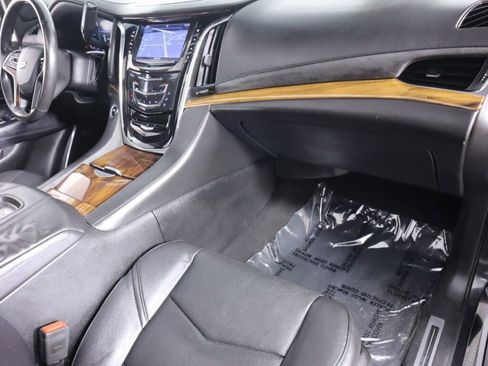 Used 2016 Cadillac Escalade Premium image 46