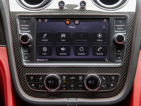 Used 2019 Bentley Bentayga image 16